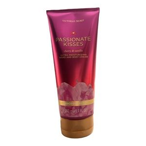 ✨ NEW ✨ VICTORIAS SECRET **retired** Passionate Kisses Lotion, 6.7 oz